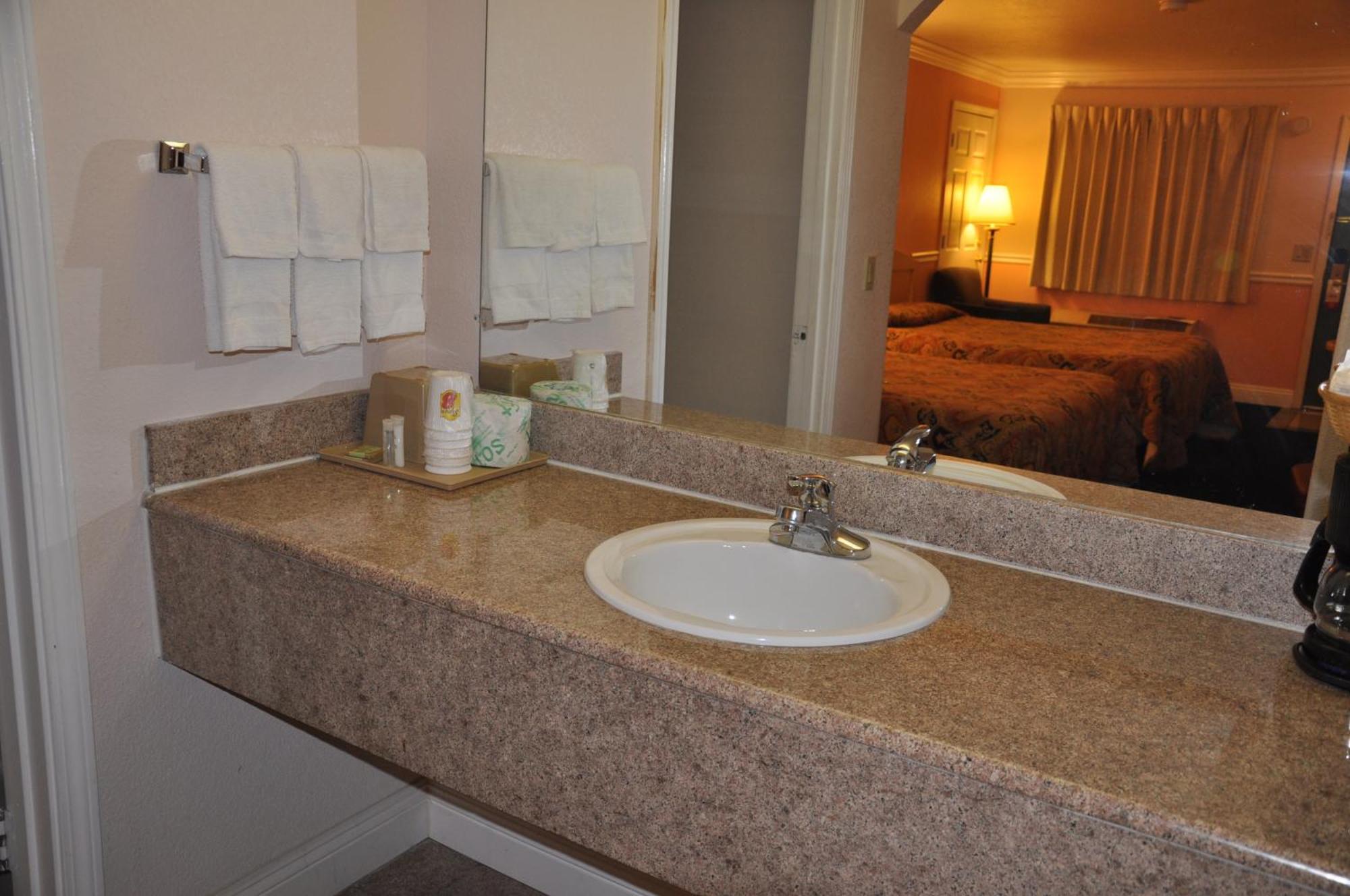 Motel Super 8 By Wyndham Hayward Downtown à Castro Valley Extérieur photo